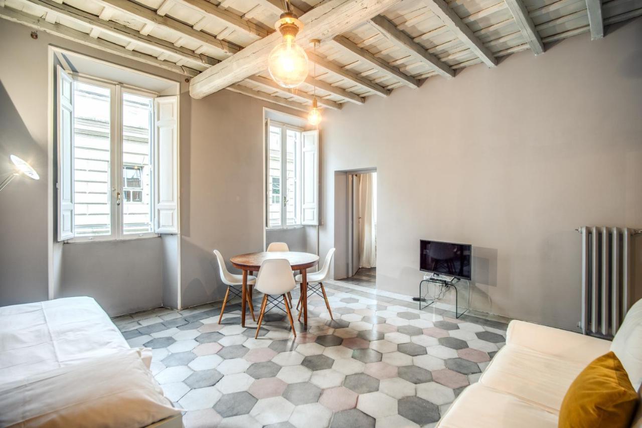 Stylish flat near Fori Imperiali ruins Apartment Roma Exterior foto