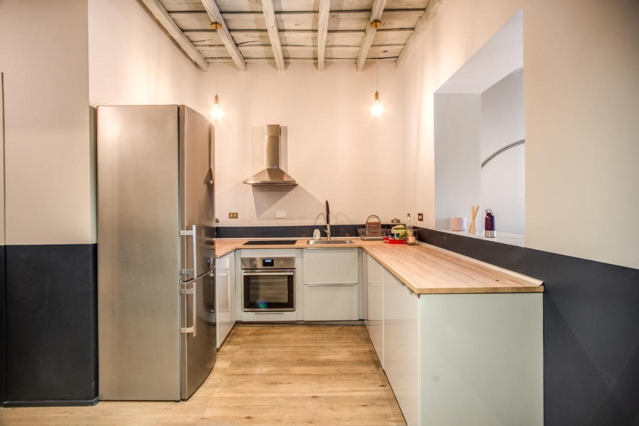 Stylish flat near Fori Imperiali ruins Apartment Roma Exterior foto